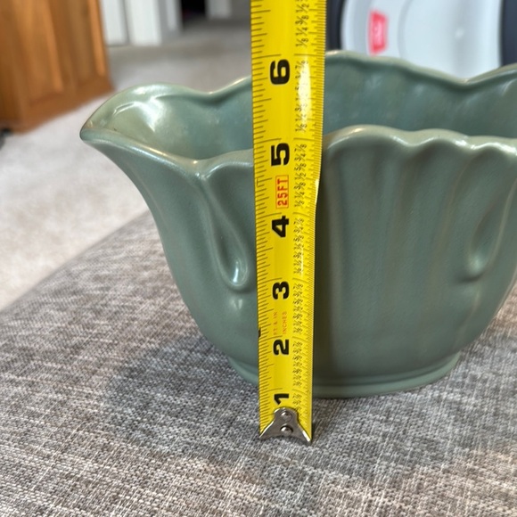 Elegant Green Ceramic Vase - Picture 2 of 5